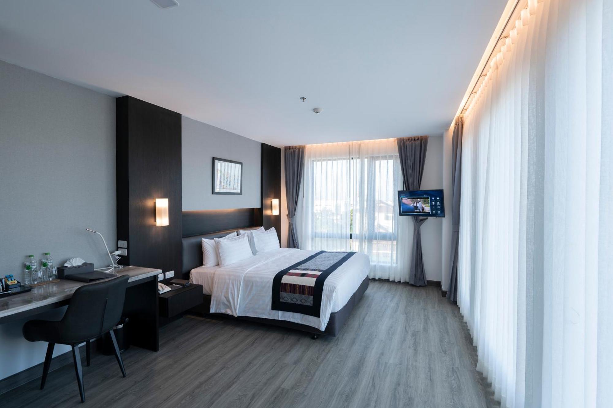 Surestay Hotel By Best Western Vientiane Exterior photo